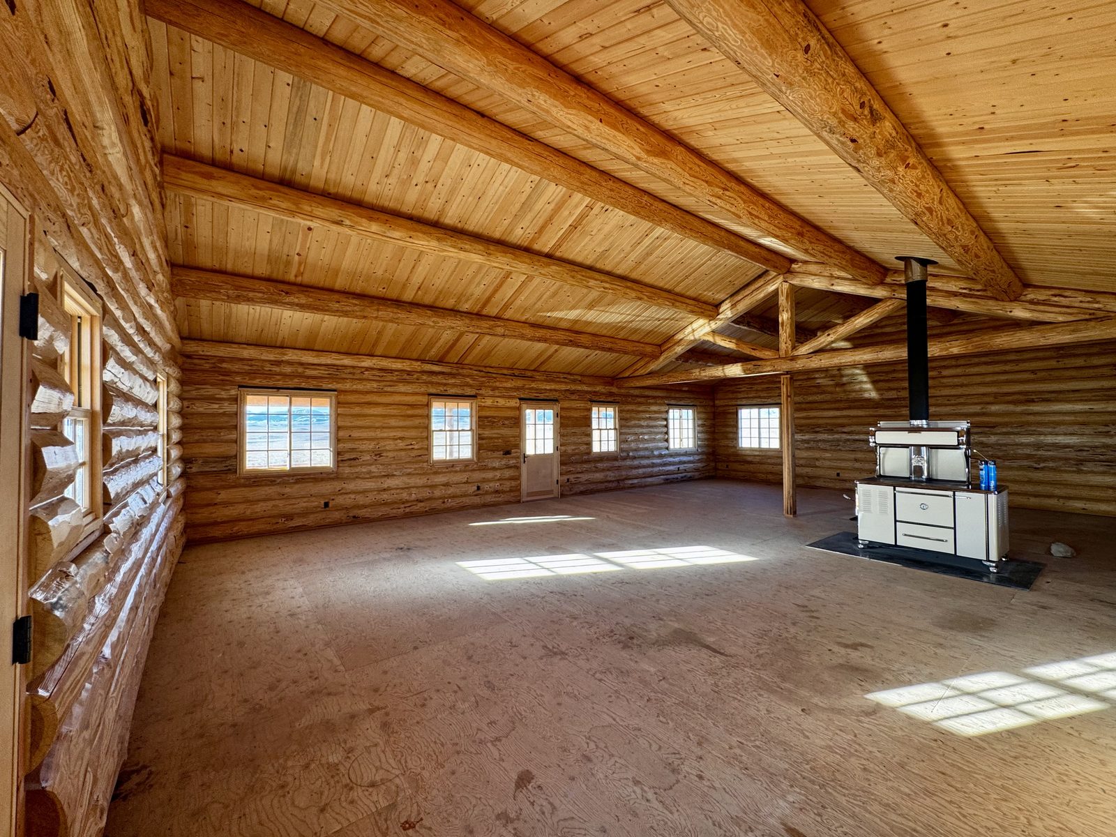 Log home interior, full varnish and chinking